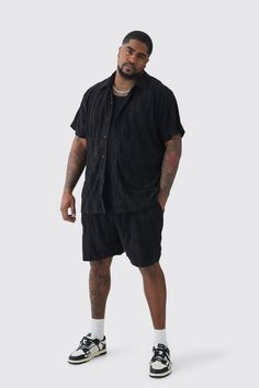 Always look the part in big & tall sets from BoohooMAN. Made for the tall, broad and larger guys, our big & tall coordinated sets are big on style and bang on trend. We've got matching big & tall tees and big & tall sweatpants for hitting the gym or rocking casual days, colourful shirt and short sets for turning heads at summer barbeques and tailored suits in block or checked patterns so you'll be the best-dressed guest at all your formal occasions. Tailored to fit a larger frame so they contour you in all the right places, our big & tall sets will have you looking the part no matter where you're heading. Style: Short Short TracksuitDesign: PlainSleeve Length: Short Sleeve Big Men Fashion Plus Size Formal, Big Men Fashion Plus Size, Plus Size Male Model, Coordinated Sets, Short Tracksuit, Plus Size Male, Plus Size Joggers, Suits Prom, Going Out Trousers