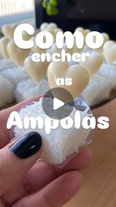 someone is holding some kind of food with the words commo encher des ampolas