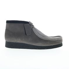 Model Name: Wallabee Evo Boot Model Number: 26172901 Material: Suede Color: Grey Combi Condition: New With Box Width: Medium (D, M) The Clarks Story Began In England In 1825 When The Clarks Brothers, Cyrus And James, Created Their First Pair Of Shoes. In 1977, Their Business Expanded Into The United States And Soon Acquired The Hanover Shoe Company And Bostonian Shoe Company. Today, Clarks Continues To Strive For Superior Footwear With Innovative New Techniques And Materials, All While Remaining Classic Suede Sneakers With Closed Toe, Classic Suede Closed Toe Sneakers, Suede Sneakers With Round Toe For Work, Gray Leather Slip-on Boots, Casual Boots With Heel Pull Tab And Round Toe, Casual Boots With Heel Pull Tab And Plain Toe, Gray Leather Boots With Cushioned Footbed, Classic Low-top Suede Boots, Clarks Desert Trek