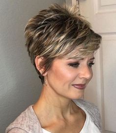 Kort Bob, Girls Short Haircuts, Choppy Hair, Short Hair Trends, Cut Her Hair, Short Choppy Hair, Best Short Haircuts, Girl Haircuts