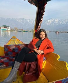 Boat Photoshoot, Anushka Sen, Travel Pictures Poses, Winter Photoshoot