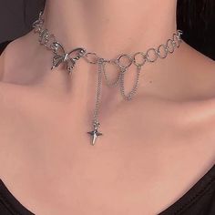 This Awesome Boho Style Choker Is A Wonderful Addition To Your Wardrobe And Your Style! This Unique Piece Is Sure To Get Lots Of Compliments! Emo Jewelry, قلادات متدلية, Butterfly Choker, Grunge Jewelry, Edgy Jewelry, Y2k Necklace, Style Hip Hop, Silver Chain Style, Girly Jewelry