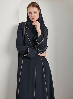 Model height: 177 CM 100% Polyester Length : 145cm Scarves Dimensions 200 x 70 Coat Style Abaya, Jacket Abaya, Coat Abaya, New Abaya Designs, Winter Abaya, Abaya Styles, Stylish Winter Coats, Abaya Design, Model Gamis