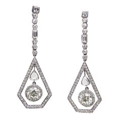 A brand new diamond earring in 18 karat gold. The center diamond two piece weight is 1.41 carat and total diamond weight is 3.04 carats. The total earring weight is 9.19 grams. Diamond Earring, Diamond Gold, Gold Diamond, Jewelry Earrings Dangle, Diamond Earrings, 18k Gold, Dangle Earrings, Two Piece, Jewelry Earrings