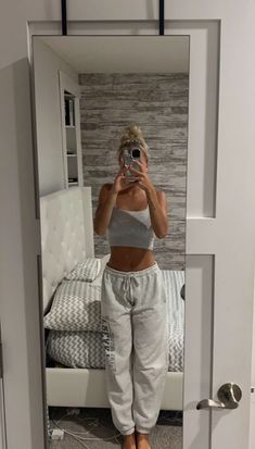 Mirror Pic, Lazy Days, Casual Fits, Outfit Ideas, Cute Outfits, Sweatpants, Zara