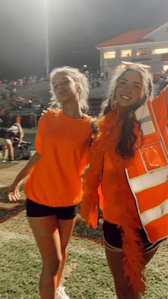 Orange Out Football Game Outfit, Construction Football Game Theme, Games Outfits, School Spirit Days, Spirit Days, High School Advice