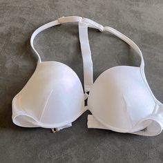 Victoria’s Secret White Bikini Top Never Worn Back Middle Strap Has “Victoria’s Secret” In Silver And Black Crystals. None Missing. Adjustable Straps. Beautiful Top. White Underwire Swimwear With Straps, White Stretch Swimwear With Padded Cups, White Backless Swimwear With Built-in Bra, White Padded Cup Stretch Swimwear, White Underwire Beach Bra, White Party Bra With Adjustable Straps, White Underwire Bra For Beach, Elegant White Summer Bra, White Backless Swimwear With Straps