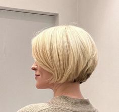 Really Short Haircuts, Julianne Hough Hair, Choppy Bob Hairstyles For Fine Hair, Chic Haircut, New Hair Look, Medium Hair Styles For Women, Short Hair Images, Short Hair Undercut, Bob Haircut For Fine Hair