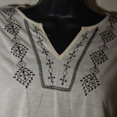 V-Neckline Shirt Sleeve Embroidered Top. Material: 60% Cotton 40% Polyester Available Also In Blue And Pink Casual V-neck Blouse With Geometric Embroidery, Embroidered Cotton V-neck Blouse, V-neck Embroidered Top With Geometric Design For Summer, Summer V-neck Embroidered Top With Geometric Design, Summer V-neck Geometric Embroidered Top, V-neck Top With Embroidered Neckline For Summer, Casual V-neck Embroidered Top, V-neck Cotton Top With Embroidery, Cotton V-neck Top With Embroidery