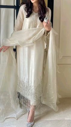 Modern Eastern Outfits, Trending Pakistani Outfits, Pakistani Dresses Kurti, Dress Style Pakistani, Eid Dress Ideas, Eastern Clothes, Aged Like Fine Wine, German Couple, Fancy Dress Patterns