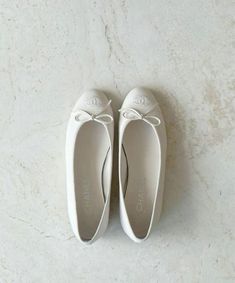 chanel it girl white minimalist aestethic girl dream wishlist White Chanel Flats, Chanel White Heels, Wonyoung Closet, Chanel Ballerina, White Things, Chanel Flats, Boujee Aesthetic, Sporty Shoes, Hermes Bracelet