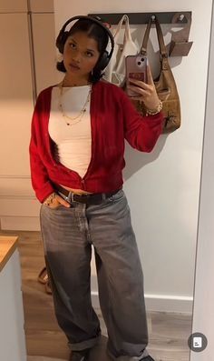 Red Cardigan Street Style, Cardigan Outfit Y2k, Cardigan Outfits Aesthetic, Red Cardigan Outfit, Streetwear Women Outfits, Cardigan Fall Outfit, Cardigan Outfit, Mia 3, Red Cardigan