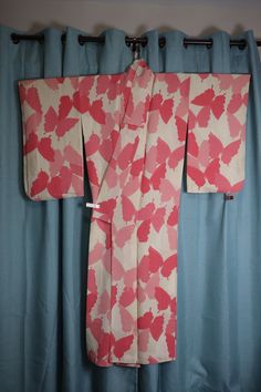 "Authentic Vintage Japanese kimono from Japan  In excellent condition, has some small minor stains/marks Material: silk Size:  Yuki (center back to sleeve) 63 cm Mitake (length) 156 cm Ushiro haba (back panel width) 28 cm mae haba (front panel width) 22.5 cm sleeve depth 66 cm NOTE Female Japanese kimono is made long, you have to adjust and tie it to your height. If you wear it like an \"American\" style dressing robe it will drag on the floor. Measured by hand. Do not understand the size? Please search online how to find your kimono size. Or message me with your height, chest and hips size then I can determine if it will fit (if worn traditionally). Please note that ALL vintage kimono may have minor wrinkles, blemishes, spots, smell due to age and storage. I only mention major flaws or da Pink Kimono With Kimono Sleeves For Tea Ceremony, Pink Kimono For Tea Ceremony, Traditional Pink Silk Kimono, Butterfly White, Vintage Japanese Kimono, Vintage Kimono, Pink Butterfly, Japanese Kimono, Vintage Japanese