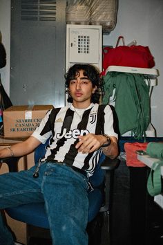 #zaynmalik #hectorbellerin #blokecore #juventus Soccer Kit Outfit, Juventus Jersey Outfit, Juventus Outfit, Blokecore Outfits Men, Blokecore Man, Blokecore Outfits, Football Shirt Outfit, Blokecore Aesthetic