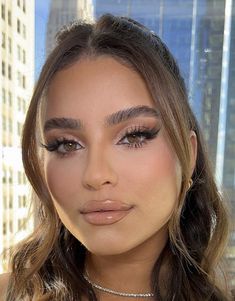 Soft Glam Brown Eyes, Makeup For Beige Dress, Learning Makeup, Make Up Tricks, People Model, Daytime Makeup, 1 Million Followers, Light Makeup Looks, Classy Makeup