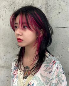 Short Hair Haircolour, Wolfcut With Under Dye, Wolfcut Dyed Underneath, Hair Streaks Short Hair, Color Hair Streaks, Streak Of Color In Hair, K Pop Hair Dye Ideas, Alternative Hair Bangs, Pink Streaks In Brown Hair Short