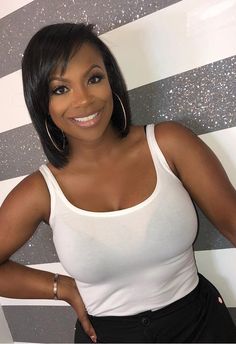 Dark Ash Blonde Hair, Beach Waves For Short Hair, Kandi Burruss, How To Wear A Wig, Monofilament Wigs, Ash Blonde Hair, Penteado Cabelo Curto, Women Art