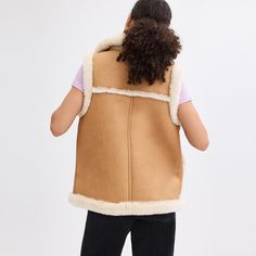 93% shearling lamb 7% leather Zip closure Slip pockets Reversible Length: 25 Model is 5'10 (178cm) chest 31 (79cm) waist 24 (61cm) hips 35 (89cm) and wears a size S Style No. CL686 Shearling Vest, Coach Outlet, Spring Tops, Spring Looks, Sweaters Knitwear, Womens Clothing Sizes, Tank Top Cami, Fun Bags, Large Black