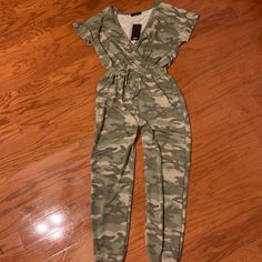 Brand New With Tags Small But Could Fit An Xs Or Medium. It’s Stretchy And Very Comfortable. Soft Material No Flaws String At Waist Just For Looks Scrunch Flattering Waist Casual Camouflage Sleeveless Jumpsuits And Rompers, Casual Camouflage Jumpsuits And Rompers For Spring, Casual Camouflage Jumpsuit For Spring, Camouflage Jumpsuits And Rompers For Summer, Sleeveless Camouflage Jumpsuits And Rompers For Summer, Fitted Camouflage Casual Jumpsuit, Green Cream, Camo, Pant Jumpsuit