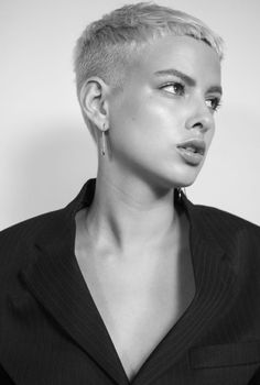 Model with pixie cut (short hair) Buzzed Hair, Photography Creative, Shaved Head, Short Pixie Haircuts, Fluffy Hair, Short Blonde, Short Blonde Hair