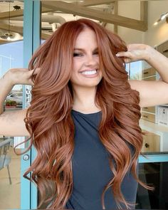 𝒫𝒾𝓃: 𝑔𝑜𝓁𝒹𝓈𝒽𝑜𝓇𝓉𝓎 💌 Light Brown Copper Hair, Julia Hatch, Warm Brown Hair, Wedding Hair Colors, Medium Hair Styles For Women