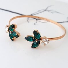 Bridal Jewelry Bracelets, Kelsey Rose, Jewelry Couple, Bracelet Emerald, Jewelry Emerald, Inexpensive Jewelry, Instagram Luxury, Emerald Bracelet, Jewelry Photoshoot