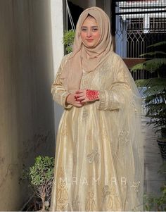 Hijab On Lehenga, Hijabs On Lehenga, Hijab With Eastern Wear, Wedding Hijab Styles Pakistani, Hijab With Desi Outfits, Muslim Bridal Dress, New Party Wear Dress, Weading Dress, Look 2023