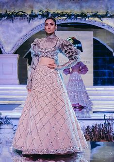 Women Lehenga, Wedding Outfits For Women, Mehendi Outfits, Saree Blouse Neck Designs, Designer Bridal Lehenga, Bollywood Outfits