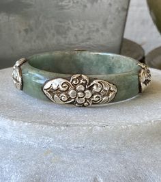 C Adjustable Vintage Jade Bracelets, Adjustable Carved Bracelets, Adjustable Carved Round Bracelets, Vintage Jade Bracelets, Vintage Jade Round Bracelets, Vintage Round Jade Bracelets, Round Spiritual Collectible Bracelets, Vintage Jade Bangle, Drip Drop