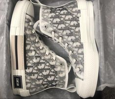 Dior Oblique Sneakers, Sneakers Outfit Men, Dior Sneakers, Trendy Shoes Sneakers, Dr Shoes, Dior Oblique, Fresh Shoes, Hype Shoes, Aesthetic Shoes