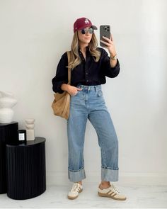 Airport Travel Style, Weekend Outfit Ideas, Sneaker Outfits Women, New Street Style, College Outfit, Cognac Color, Trending Fashion Outfits, Athleisure Outfits, Casual Work Outfits