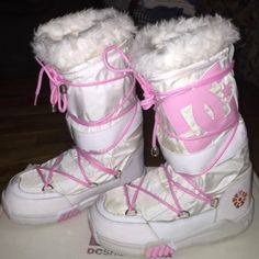 Dc Snow Boots, Angel Boots, 2000s Shoes, Mcbling Fashion, 2000s Clothing, Y2k Shoes, Early 2000s Fashion