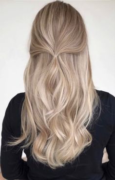 Blonde Hair Natural Roots, Cool Toned Blonde Hair, Messy Updo Hairstyles, Messy Updos, Beige Blonde Hair, Messy Updo, Dirty Blonde Hair