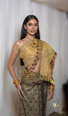 Thailand Traditional Dress, Cambodia Clothing, Thai Traditional Clothing, Thailand Traditional, Traditional Thai Clothing, Thai Costume, Thai Fashion, Thai Clothes, Thai Traditional Dress