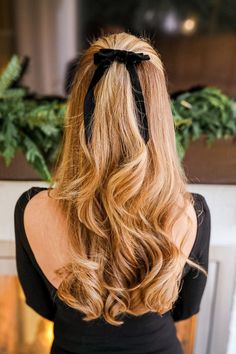 Holiday Hairstyles Easy, Holiday Party Hair, Beyonce Hair, Bow Hairstyle, Ribbon Hairstyle, Christmas Hairstyles, Natural Hair Styles Easy, Holiday Hairstyles, Long Wavy Hair