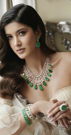 Nallapusalu Diamond Pendant, Emerald Jewellery Indian, Reception Jwellery, Emerald Necklace Indian, Shanaya Kapoor, Diamond Jewelry Set, Diamond Pendants Designs, Diamond Wedding Jewelry