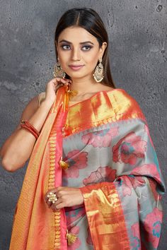 Look elegant at parties and festive occasions in this beautiful grey floral Kanjeevaram saree with pink zari border and pallu. It comes with a matching blouse piece. Shop silk sarees in USA from Pure Elegance. Disclaimer: The shown stitched blouse on the model is for display purpose only. The saree comes with a matching blouse piece and finished with fall and piko. Silk Sarees Kanchipuram, Tussar Silk Sarees, Kanjivaram Saree, Latest Designer Sarees, Pure Elegance, Fashion Journals, Bangle Ring, Kanjivaram Sarees, Tussar Silk Saree