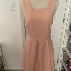 This Gorgeous Dress Is Sleeveless With Cutouts On The Side And Back. It Is A Well Made Dress Of Polyester/Spandex Blend And Zips Up The Back. Dress Falls Right About The Knee And Is Lined. Dress Is A Blush/Peach Color. Dress Is A Size Medium And New With Tags. Peach Color Dress, Long Sleeve Smock Dress, Halter Dress Summer, Orange Fits, White Halter Dress, Strapless Lace Dress, Made Dress, Lace Trim Dress, Maxi Dress Pattern