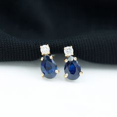 Détails du produit
Complétez votre tenue pour la prochaine grande occasion avec ces élégantes boucles d'oreilles ornées de saphir bleu taille poire et de diamant de forme ronde. Ces boucles d'oreilles simples sont conçues pour un attrait luxueux.

Informations sur le produit

SKU
SHP-Boucles d'oreilles0821395293


Poids
1,50 g (environ)



INFORMATIONS SUR LE SAPHIR BLEU

Nombre de pierres
2 pièces


Poids total
1,06 carat (environ)


Dimension (environ)
Poire-4X6 mm-2 Pièces


Couleur
Bleu


Co Stone Stud Earrings, Simple Stud Earrings, Stone Studs, Pear Cut, Round Diamond, Round Shape, Prong Setting, Blue Sapphire, Round Diamonds