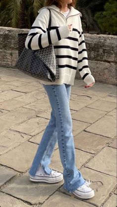 Stile Kendall Jenner, 2023 Lookbook, 00s Mode, Look Adidas, Uni Outfits, Neue Outfits