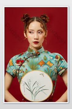 Guochao ball head beauty cheongsam Chinese style photo close-up Hairstyles To Do At Home, Tattoo On Ankle, New Year Hairstyle, Chinese Theme, Theme Dress, Work Hairstyles, Photoshoot Themes, Beauty Portrait