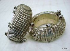 vintage antique collectible tribal old silver bracelet bangle authentic Traditional Antique Silver Bangle For Festivals, Traditional Heavy Antique Silver Bracelet, Antique Oxidized Bangle For Festivals, Antique Silver Bangle For Festive Occasions, Traditional Heavy Antique Silver Bangle, Antique Silver Bangle For Festivals, Vintage Bangle For Rituals And Festivals, Silver Vintage Bangle For Rituals, Vintage Silver Bangle For Rituals