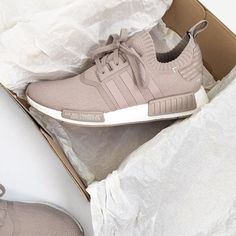 Adidas Trainer, Sneakers Aesthetic, Gym Sneakers, Tan Sneakers, Trainer Shoes, Adidas Shoes Women, Nike Air Shoes, Cute Nike Shoes, Fresh Shoes