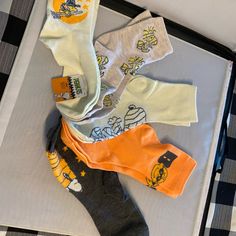 5 Different Designs Fix’s 9-11 Snoopy Socks, Socks Halloween, Halloween Color, Orange Grey, Halloween Coloring, Fit Check, Crew Socks, Hosiery, Capri