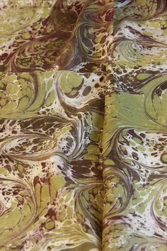 This elegant & luxurious hand-painted silk shawl/silk scarf for women in brown-green is a work of art for your neck. It was handmade using the elaborate Ebruli process and is made of 100% silk. With the bright, bright and colorful colors as well as the glossy finish, it is the perfect choice to create countless outfits. With a size of 1600mm x 500mm it is ideal. ❗️Attention: This is a unique piece, this silk scarf is only available for purchase once worldwide! ♥ Crafted with precision, high qual Luxury Brown Silk Scarf, Designer Scarf, Scarf Handmade, Scarf For Women, Painted Silk, Silk Shawl, Designer Scarves, Hand Painted Silk, Scarf Women