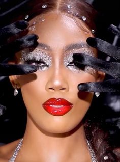 2023 Pop Culture Trends, Disco Ball Makeup, Punk Makeup Looks, Showgirl Makeup, Chrome Eyeliner, Zodiac Party