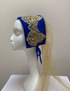 Tudor Bonnet Hat, Adjustable Gold Costume Headpieces, Adjustable Gold Headpiece For Costume, Gold Headband For Costume, Traditional Fitted Costume Hats And Headpieces, Gold Costume Hats With Round Crown, Traditional Fitted Headpiece For Costume, Gold Tall Crown Costume Hats And Headpieces, Fitted Gold Costume Hat For Carnival