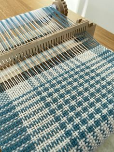 Duck egg blue and white weaving on a rigid heddle loom weaving a houndstooth design. Weaving Patterns Design, Weaving Kit