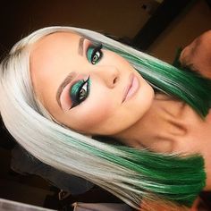 Green Hair Tips, Haircut Shoulder Length, Coolest Hairstyles, Haircut Shoulder, Hair Chalk, Green Highlights, Emerald Wedding, Peinados Fáciles Para Cabello Corto, Girl Haircuts