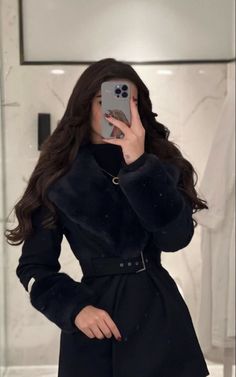 H&m Winter Outfits 2023, Rich Style Outfits Classy, Rich Winter Outfits, Russian Winter Fashion, Purple Winter Outfit, Estilo Blair Waldorf, Old Money Winter, Winter Mode Outfits, Dress Coat